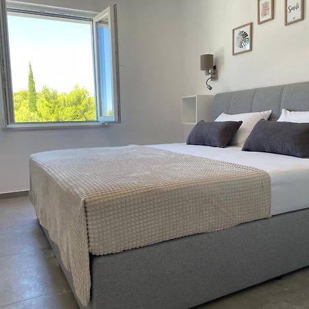 מאקרסקה Sandra Apartments מראה חיצוני תמונה